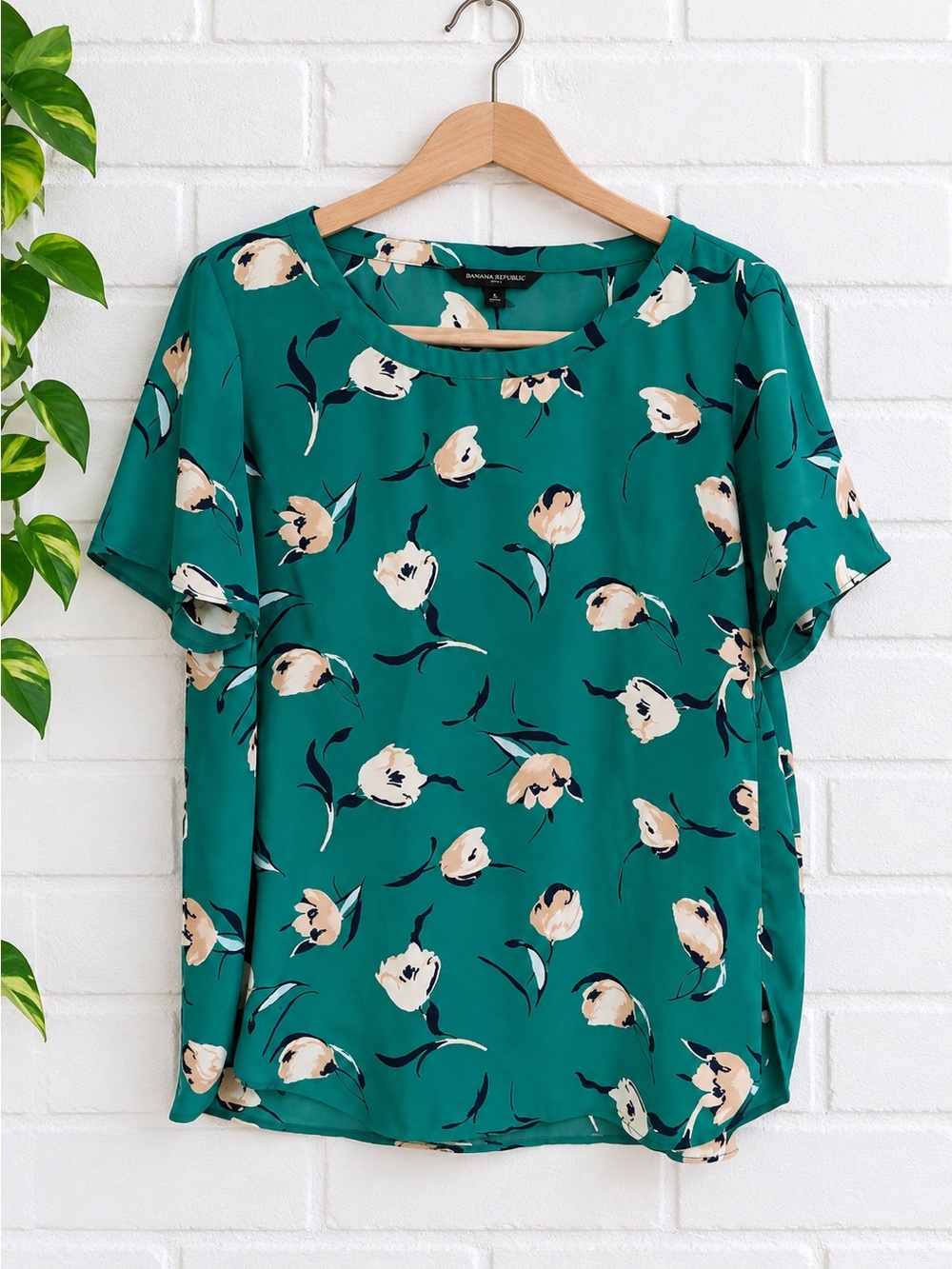 Banana Republic Green Floral Blouse Short Sleeve Women’s Top